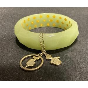Disney 2008 Alice In Wonderland Faceted Lucite Charm Bangle